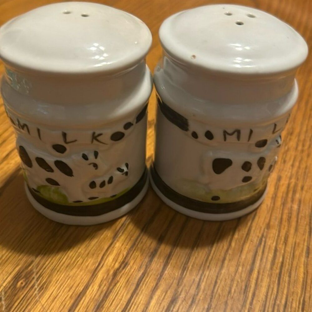 Cow salt shakers